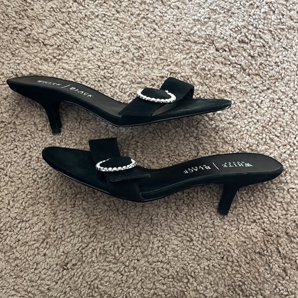 White House Black Market black suede leather kitten heel size 8 - Picture 3 of 8